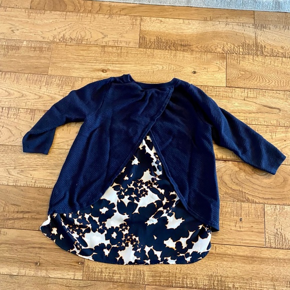 The limited navy/floral sweater - Picture 2 of 7